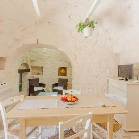 فيلة Trullo Pioppo Gigante - Jacuzzi سان ميكيلي سالنتينو