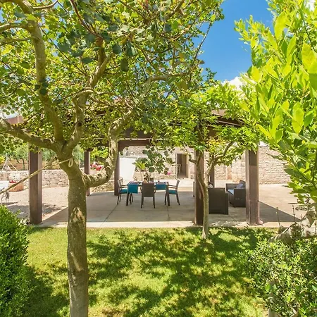Trullo Pioppo Gigante - Jacuzzi سان ميكيلي سالنتينو